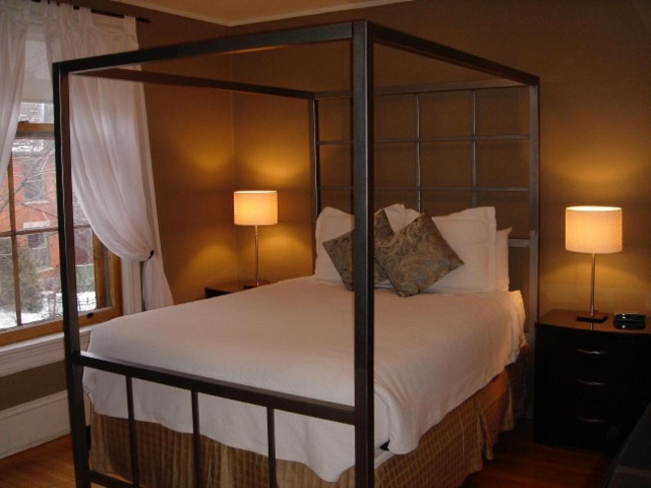 Avalon Bed & Breakfast 4*